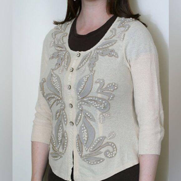 Anthropologie light weight cardigan with beautiful detailing.XS - Picture 3 of 11